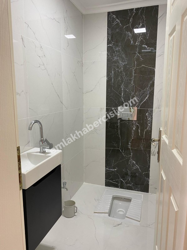 EMLAK HABERCİSİ' NDEN MUDANYA ÖMERBEY 'DE SİTEİÇİ DENİZ MANZARALI İÇİ ÖZEL YAPIM  3 KATLI VİLLA