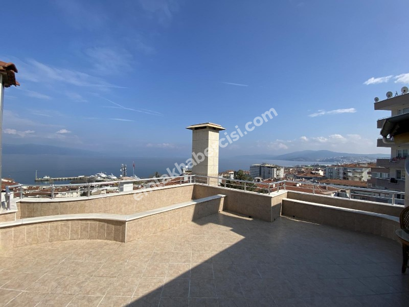 EMLAK HABERCİSİ' NDEN MUDANYA ÖMERBEY 'DE SİTEİÇİ DENİZ MANZARALI İÇİ ÖZEL YAPIM  3 KATLI VİLLA