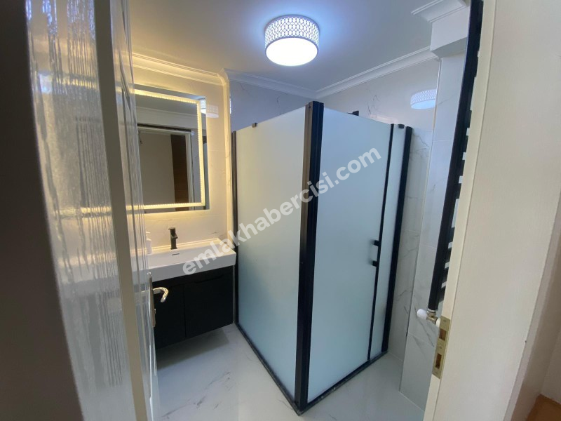 EMLAK HABERCİSİ' NDEN MUDANYA ÖMERBEY 'DE SİTEİÇİ DENİZ MANZARALI İÇİ ÖZEL YAPIM  3 KATLI VİLLA