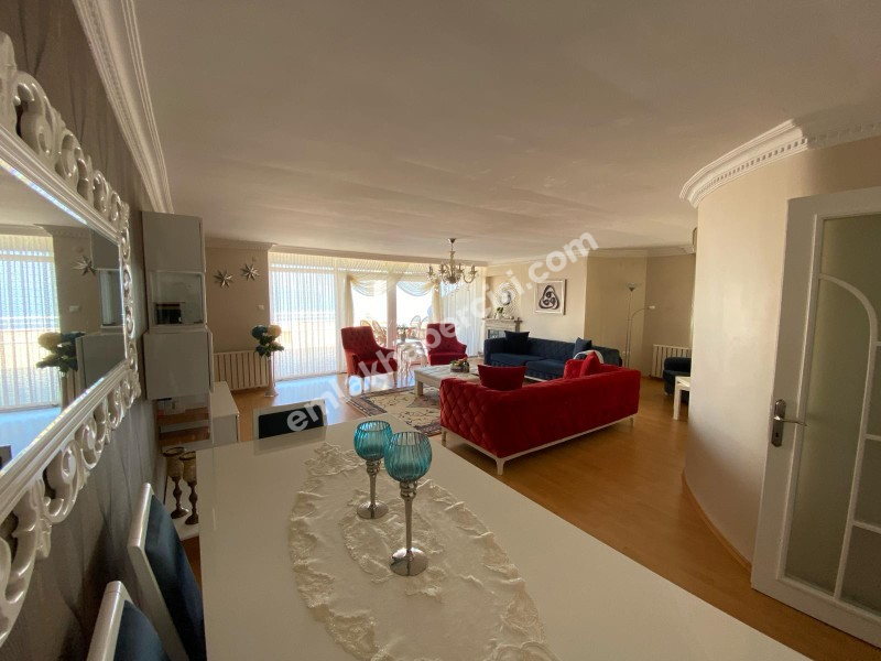 EMLAK HABERCİSİ' NDEN MUDANYA ÖMERBEY 'DE SİTEİÇİ DENİZ MANZARALI İÇİ ÖZEL YAPIM  3 KATLI VİLLA