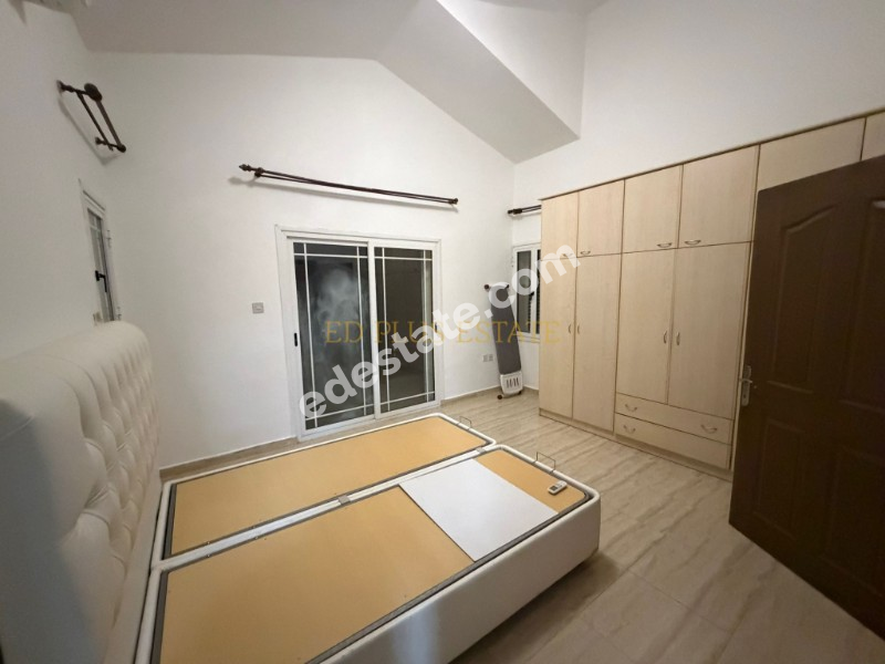 Girne Zeytinlik'de Full Eşyalı 3+1 Kiralık Villa