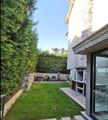 EMLAK HABERCİSİ' NDEN MUDANYA BADEMLİ 'DE SATILIK SİTEİÇİ BAHÇELİ, MÜSTAKİL HAVUZLU, GÜVENLİKLİ 5+1 VİLLA