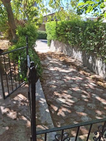 EMLAK HABERCİSİ' NDEN BADEMLİ'DE TED KARŞISINDA ERENDİZ SİTESİ 'NDE MÜSTAKİL BAHÇELİ VİLLA