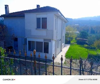 BURSA, MUDANYA-IŞIKLI YOLU'NDA ASFALTA CEPHE İÇİNDE 2 KATLI MÜSTAKİL EVİ OLAN 2.200 M2 ZEYTİNLİK