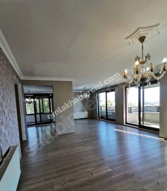 EMLAK HABERCİSİ' NDEN MUDANYA BADEMLİ 'DE SATILIK SİTEİÇİ BAHÇELİ, MÜSTAKİL HAVUZLU, GÜVENLİKLİ 5+1 VİLLA