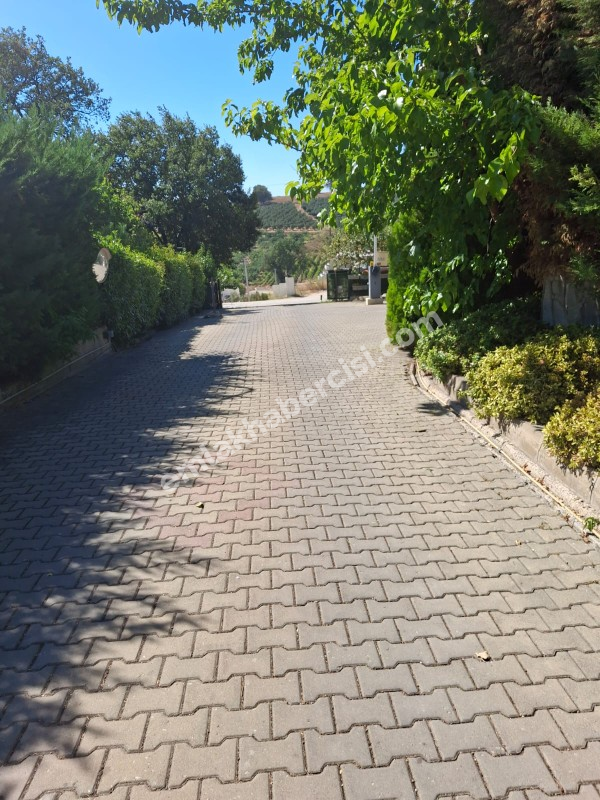 EMLAK HABERCİSİ' NDEN BADEMLİ'DE TED KARŞISINDA ERENDİZ SİTESİ 'NDE MÜSTAKİL BAHÇELİ VİLLA