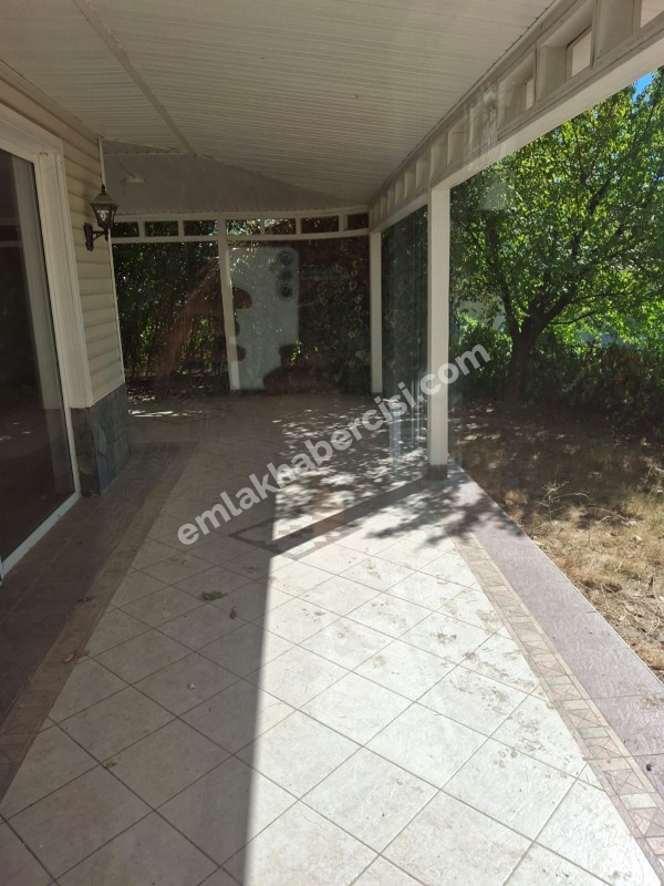 EMLAK HABERCİSİ' NDEN BADEMLİ'DE TED KARŞISINDA ERENDİZ SİTESİ 'NDE MÜSTAKİL BAHÇELİ VİLLA