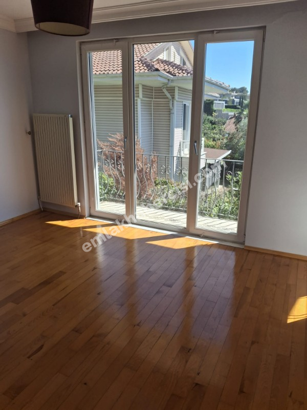 EMLAK HABERCİSİ' NDEN BADEMLİ'DE TED KARŞISINDA ERENDİZ SİTESİ 'NDE MÜSTAKİL BAHÇELİ VİLLA