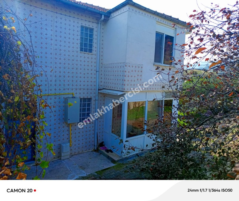 BURSA, MUDANYA-IŞIKLI YOLU'NDA ASFALTA CEPHE İÇİNDE 2 KATLI MÜSTAKİL EVİ OLAN 2.200 M2 ZEYTİNLİK