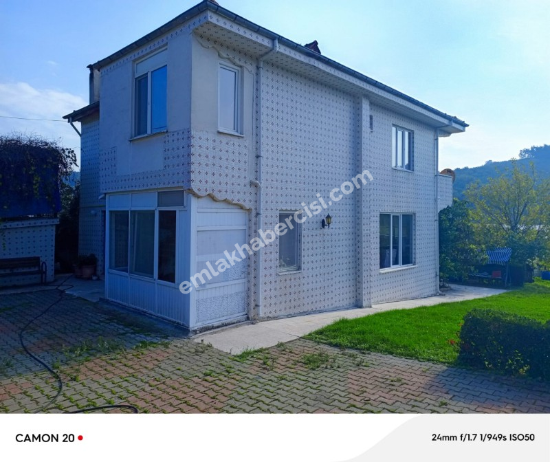 BURSA, MUDANYA-IŞIKLI YOLU'NDA ASFALTA CEPHE İÇİNDE 2 KATLI MÜSTAKİL EVİ OLAN 2.200 M2 ZEYTİNLİK