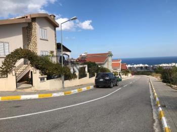 Girne Zeytinlik'de Full Eşyalı 3+1 Kiralık Villa