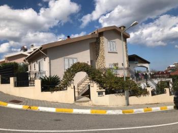 Girne Zeytinlik'de Full Eşyalı 3+1 Kiralık Villa