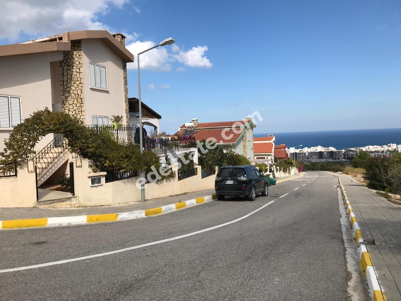 Girne Zeytinlik'de Full Eşyalı 3+1 Kiralık Villa