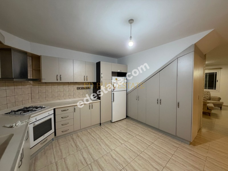 Girne Zeytinlik'de Full Eşyalı 3+1 Kiralık Villa