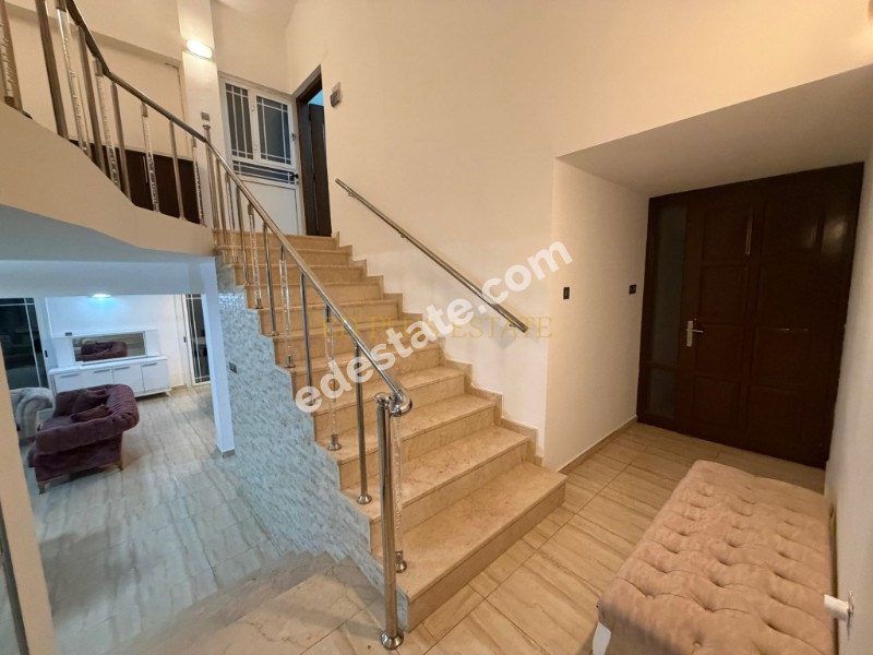 Girne Zeytinlik'de Full Eşyalı 3+1 Kiralık Villa