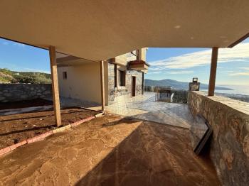 AKBÜK’TE PANORAMİK DENİZ MANZARALI, HAVUZLU VİLLA