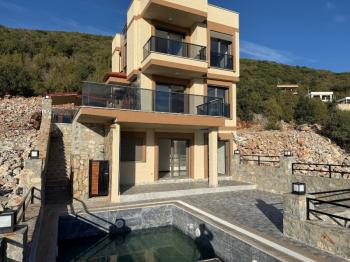 AKBÜK’TE PANORAMİK DENİZ MANZARALI, HAVUZLU VİLLA