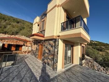 AKBÜK’TE PANORAMİK DENİZ MANZARALI, HAVUZLU VİLLA