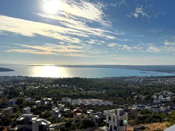 AKBÜK’TE PANORAMİK DENİZ MANZARALI, HAVUZLU VİLLA