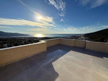 AKBÜK’TE PANORAMİK DENİZ MANZARALI, HAVUZLU VİLLA