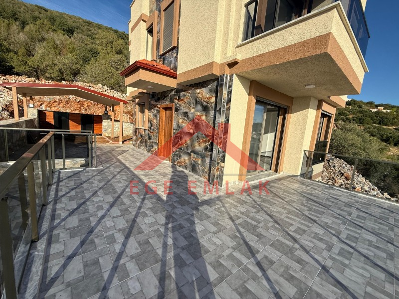 AKBÜK’TE PANORAMİK DENİZ MANZARALI, HAVUZLU VİLLA