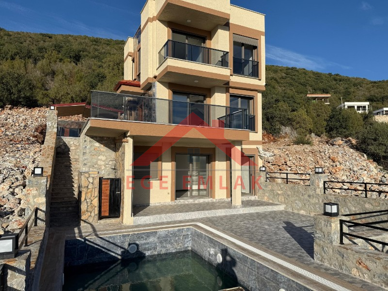 AKBÜK’TE PANORAMİK DENİZ MANZARALI, HAVUZLU VİLLA