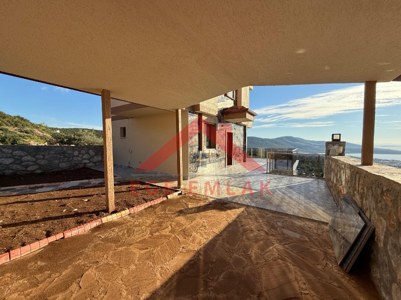 AKBÜK’TE PANORAMİK DENİZ MANZARALI, HAVUZLU VİLLA