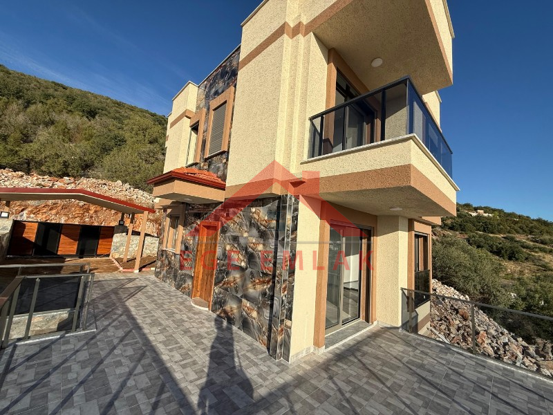 AKBÜK’TE PANORAMİK DENİZ MANZARALI, HAVUZLU VİLLA