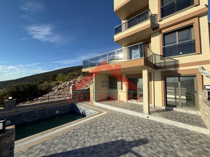 AKBÜK’TE PANORAMİK DENİZ MANZARALI, HAVUZLU VİLLA