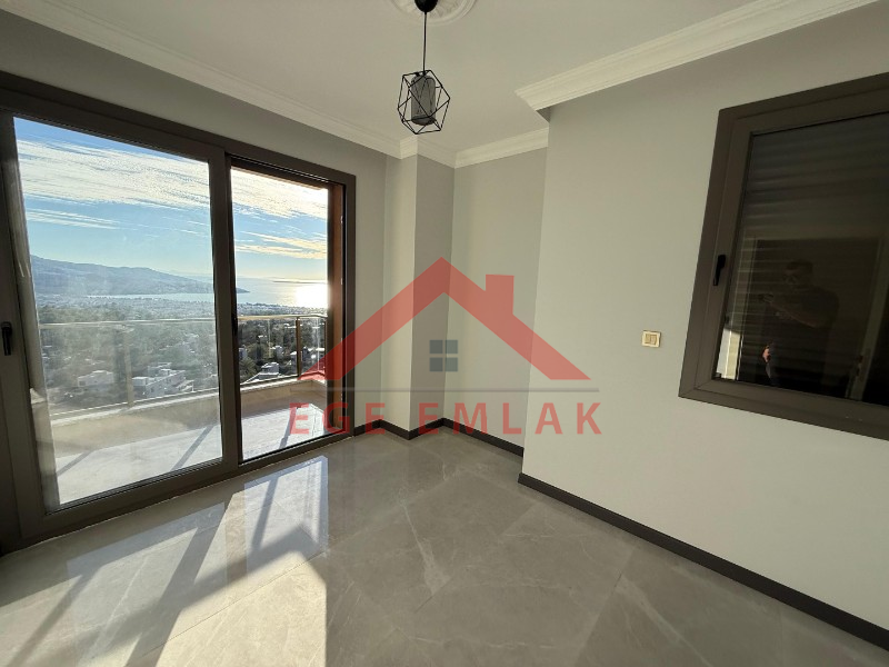 AKBÜK’TE PANORAMİK DENİZ MANZARALI, HAVUZLU VİLLA