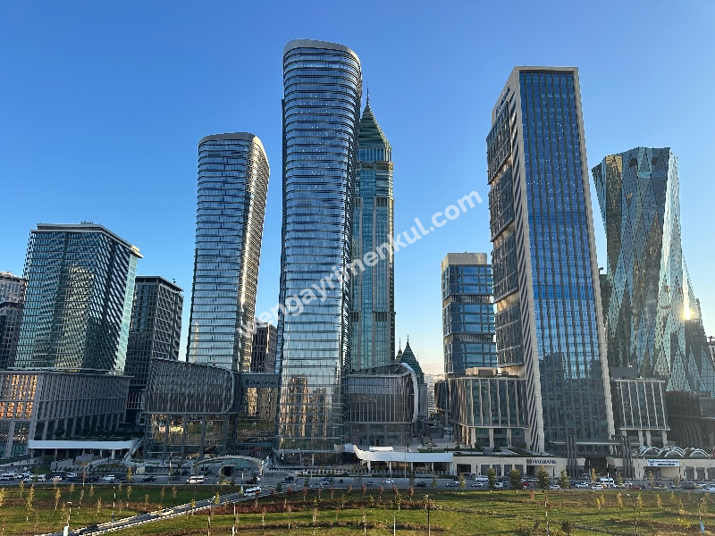 ATAŞEHİR KENTPLUS’TA KİRALIK EBV.BANYOLU 3+1 