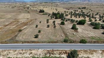 Akova- Geçitkale/iskele anayolu üzeri   -SATILIK ARAZİ