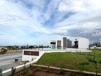 Girne Karaoğlanoğlu Havuzlu Sitede Full Eşyalı Deniz Manzaralı 1+1 Bahçe Kullanımlı Kiralık Daireler