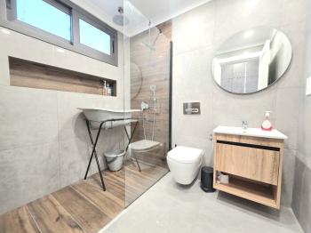 KKTC Girne Edremitte Muhteşem Konumda Satılık 4+1 Bodrumlu Lüks Villa