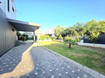 KKTC Girne Edremitte Muhteşem Konumda Satılık 4+1 Bodrumlu Lüks Villa