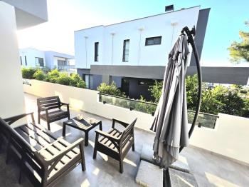 KKTC Girne Edremitte Muhteşem Konumda Satılık 4+1 Bodrumlu Lüks Villa