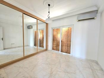 KKTC Girne Karaoğlanoğlu'nda Denize Sıfır Geniş Bahçeli Satılık 3+1 Villa