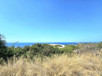 KKTC Girne Karaoğlanoğlu'nda Denize Sıfır Geniş Bahçeli Satılık 3+1 Villa