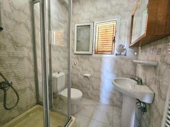 KKTC Girne Karaoğlanoğlu'nda Denize Sıfır Geniş Bahçeli Satılık 3+1 Villa