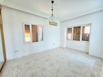 KKTC Girne Karaoğlanoğlu'nda Denize Sıfır Geniş Bahçeli Satılık 3+1 Villa