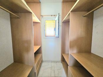 KKTC Girne Karaoğlanoğlu'nda Denize Sıfır Geniş Bahçeli Satılık 3+1 Villa