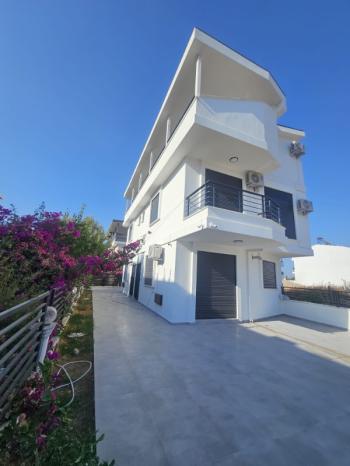 DİDİM HİSAR MAHALLESİNDE DENİZ MANZARALI  GENİŞ BAHÇELİ SIFIR 3+1 SATILIK VİLLA