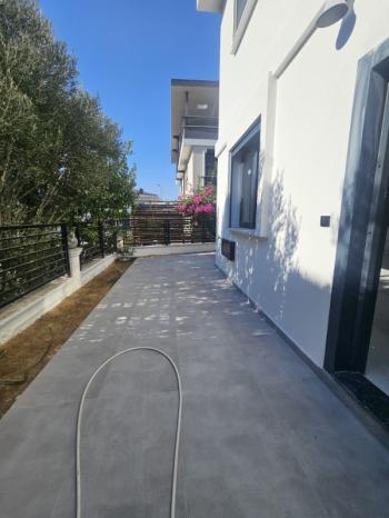 DİDİM HİSAR MAHALLESİNDE DENİZ MANZARALI  GENİŞ BAHÇELİ SIFIR 3+1 SATILIK VİLLA