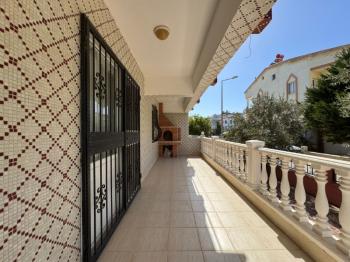 DİDİM ALTINKUM’DA DENİZE YÜRÜME MESAFESİNDE 3+1 EŞYALI, TERASLI,AYRI MUTFAKLI,MÜSTAKİL BAHÇELİ BİTİŞİK NİZAM ÇİFT VİLLA – KAÇIRILMAYACAK YATIRIM!