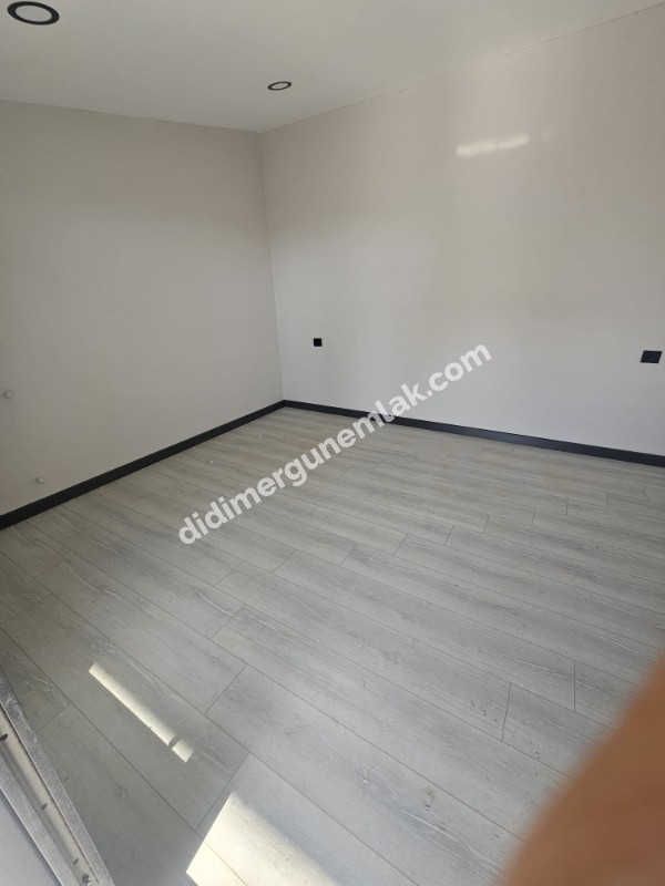 DİDİM HİSAR MAHALLESİNDE DENİZ MANZARALI  GENİŞ BAHÇELİ SIFIR 3+1 SATILIK  VİLLA