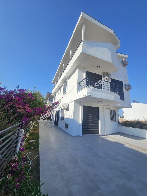 DİDİM HİSAR MAHALLESİNDE DENİZ MANZARALI  GENİŞ BAHÇELİ SIFIR 3+1 SATILIK  VİLLA