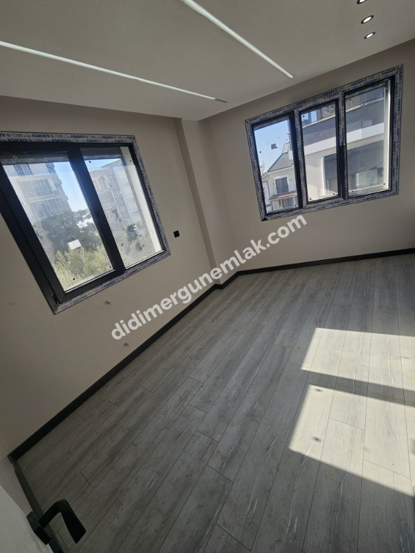 DİDİM HİSAR MAHALLESİNDE DENİZ MANZARALI  GENİŞ BAHÇELİ SIFIR 3+1 SATILIK  VİLLA