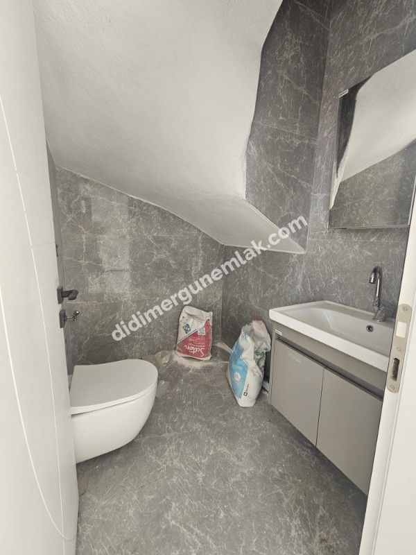 DİDİM HİSAR MAHALLESİNDE DENİZ MANZARALI  GENİŞ BAHÇELİ SIFIR 3+1 SATILIK  VİLLA