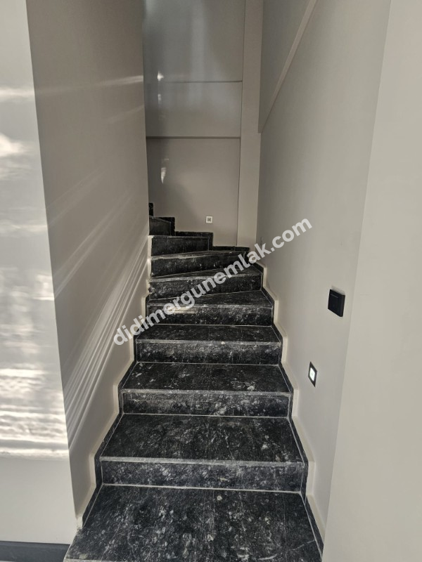 DİDİM HİSAR MAHALLESİNDE DENİZ MANZARALI  GENİŞ BAHÇELİ SIFIR 3+1 SATILIK  VİLLA