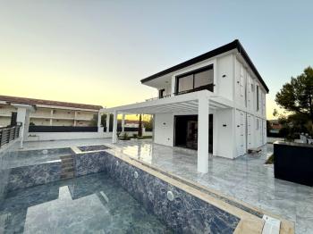 Didim Akbükde Satılık 4+1 Tam Müstakil Villa